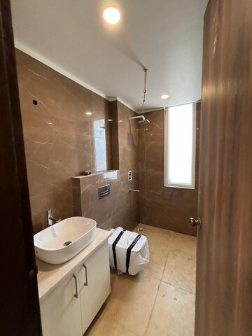 Bathroom in 3 BHK Builder Floor at Unitech South City 1, South City 1 – for Sale