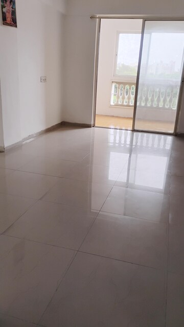 Room in 2 BHK Apartment at Golden Palms Apartment, Sainath Nagar – for Rent