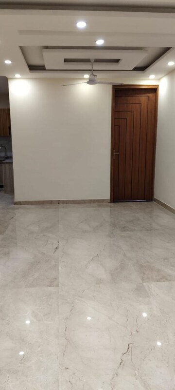 Room in 3 BHK Builder Floor at Unitech South City 1, South City 1 – for Sale