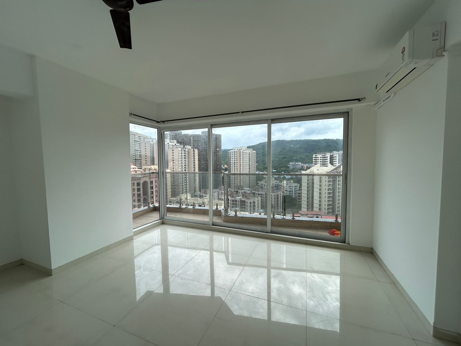 4 BHK + Study Room Apartment For Rent in Soham Crystal Spires