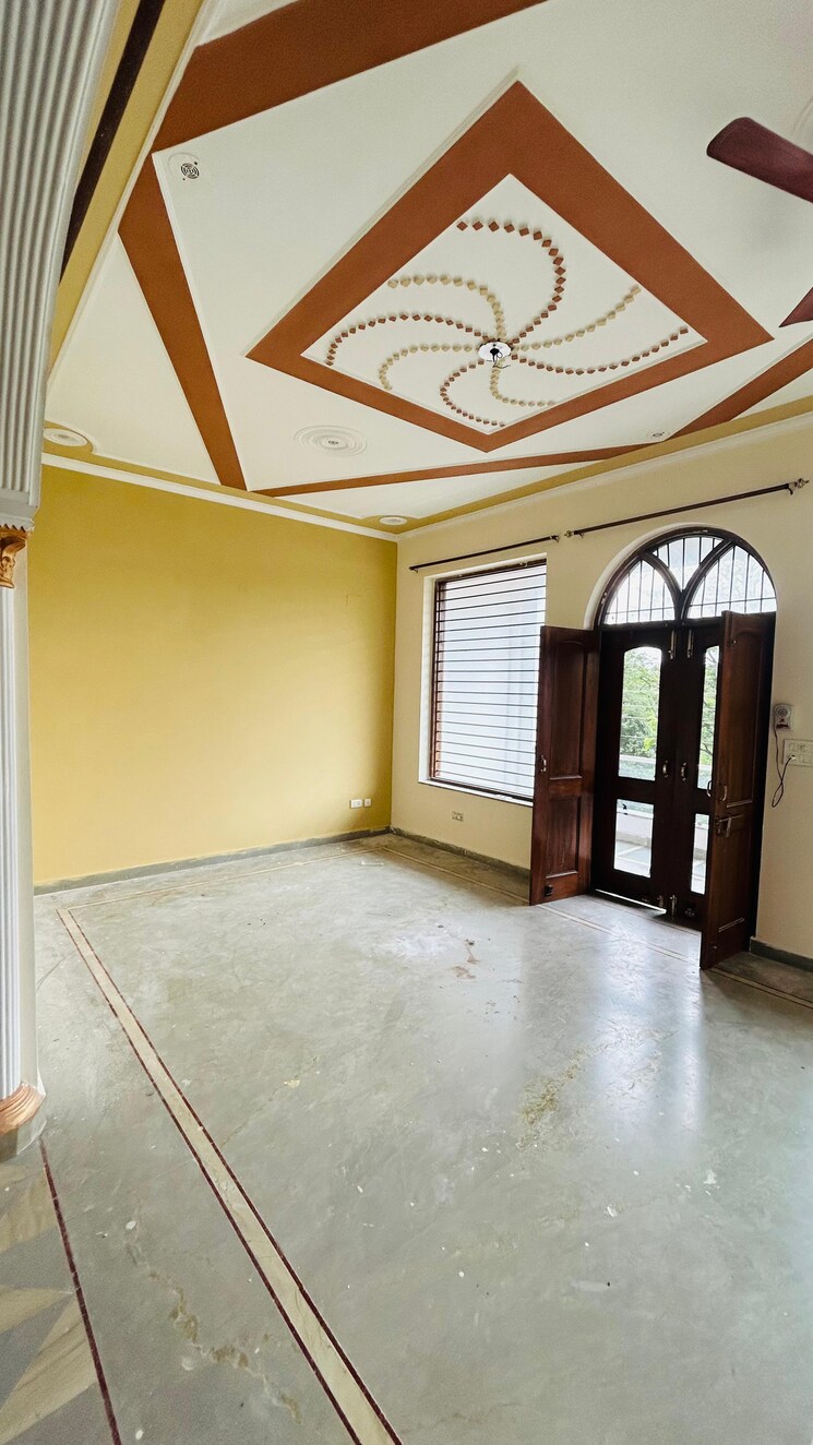 Room, sector 21d 3 Bedroom 250 Sq.Yd. Builder Floor In Sector 21d Faridabad 8979765