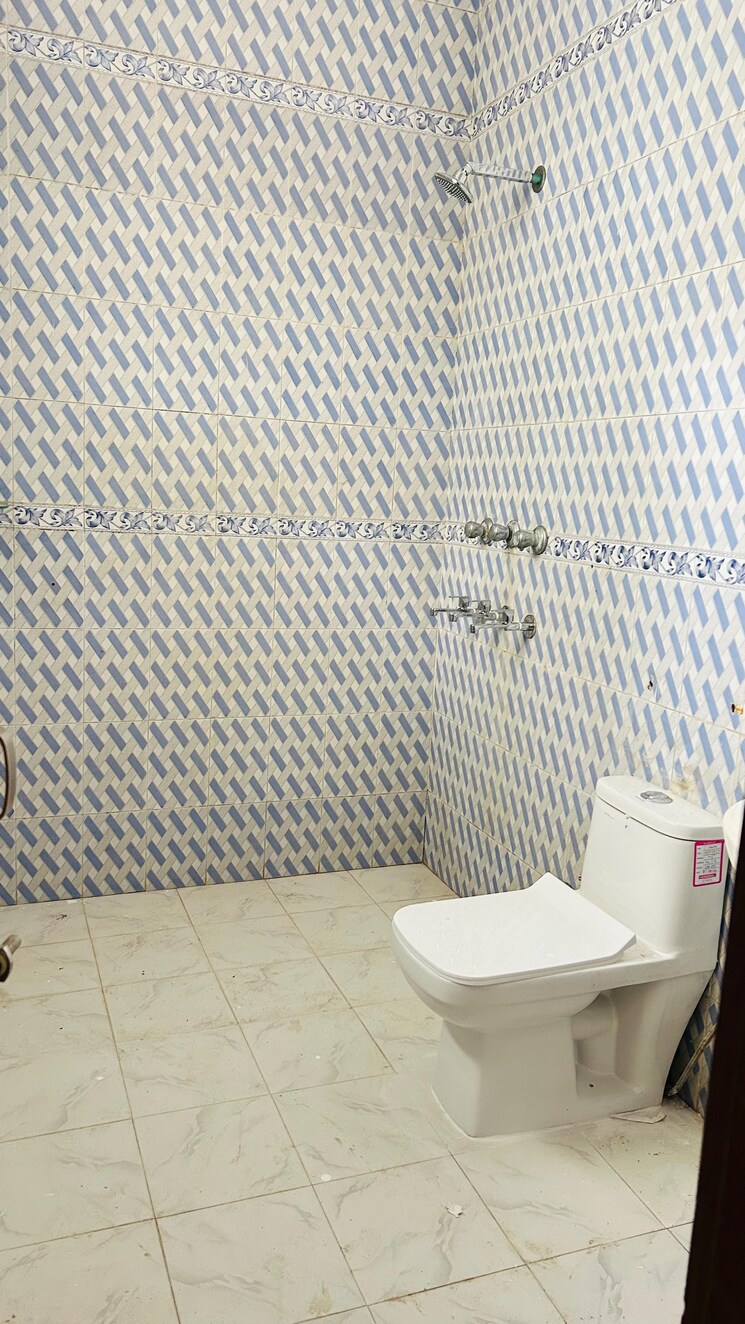 Bathroom, sector 21d 3 Bedroom 250 Sq.Yd. Builder Floor In Sector 21d Faridabad 8979765