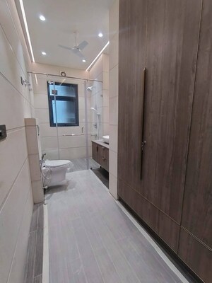 Bathroom in 5 BHK Apartment at Unitech Greenwood City Apartment, Sector 45 – for Sale