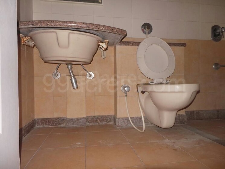 Bathroom, kalyani nagar 4 Bedroom 2768 Sq.Ft. Apartment In Kalyani Nagar Pune 8979777