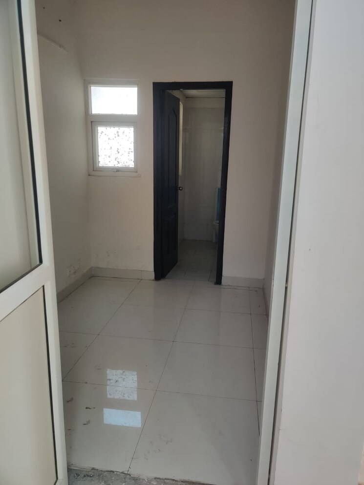 Bathroom, maxblis-grand-wellington 3 Bedroom 2050 Sq.Ft. Apartment In Sector 75 Noida 8979794