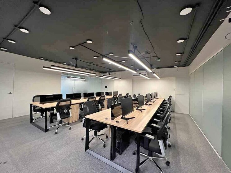 Gym, palasia Commercial Office Space 2100 Sq.Ft. In Palasia Indore 8979843