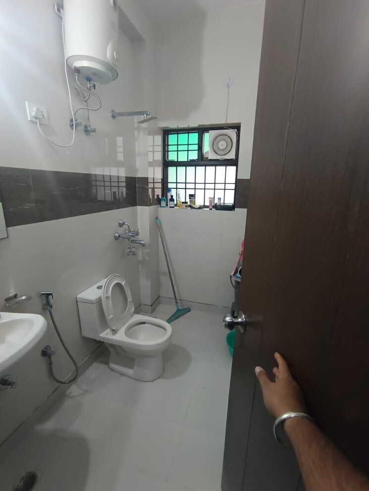Bathroom, sector 45 3 Bedroom 1800 Sq.Ft. Builder Floor In Sector 45 Gurgaon 8979877