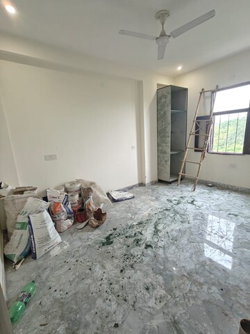 Parking in 2 BHK Builder Floor at Saket – for Rent