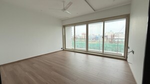 Room in 4 BHK Apartment at Kalpataru Solitaire, Juhu – for Sale