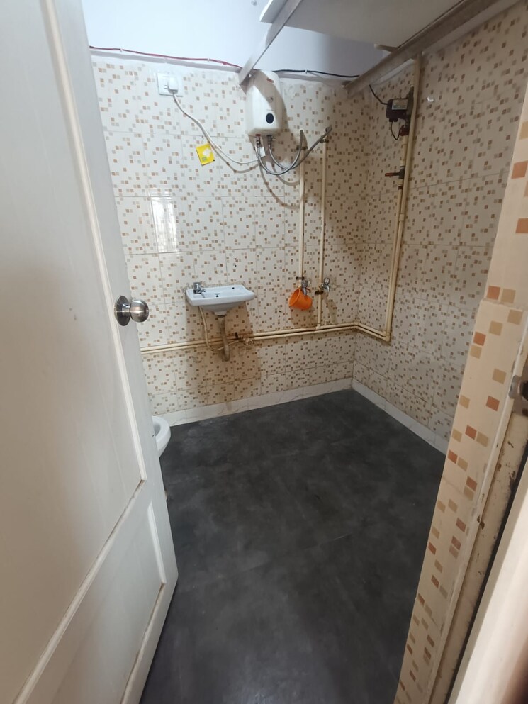 Bathroom, royal-palms-ruby-isle-apartment 3 Bedroom 1278 Sq.Ft. Apartment In Goregaon East Mumbai 8979939