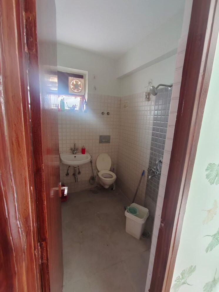 Bathroom, milakpur goojar 3 Bedroom 1360 Sq.Ft. Apartment In Milakpur Goojar Alwar 8926329