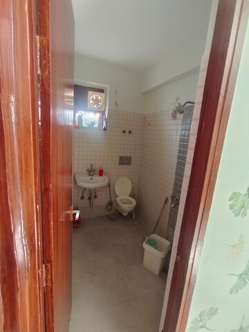 Bathroom in 3 BHK Apartment at Milakpur Goojar – for Rent