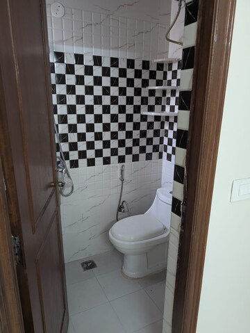 Bathroom in 4 BHK Builder Floor at Ardee City, Sector 52 – for Rent