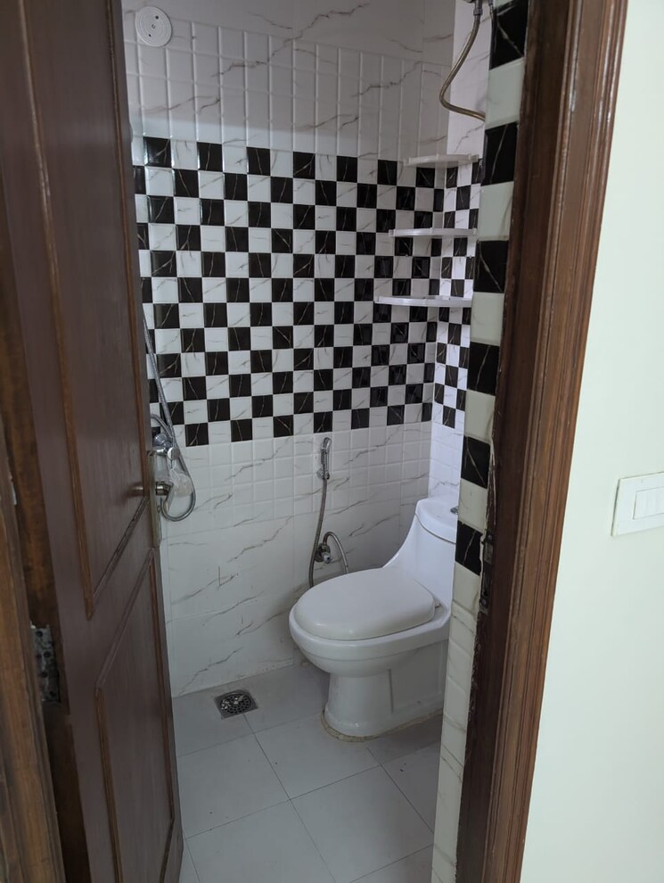 Bathroom, ardee-city 4 Bedroom 2700 Sq.Ft. Builder Floor In Sector 52 Gurgaon 8979962