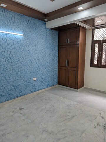 Room in 4 BHK Builder Floor at Ardee City, Sector 52 – for Rent