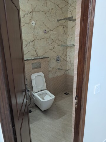 Bathroom in 4 BHK Builder Floor at Ardee City, Sector 52 – for Rent