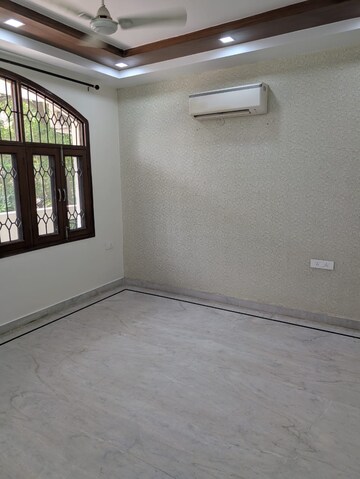 Room in 4 BHK Builder Floor at Ardee City, Sector 52 – for Rent