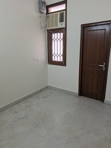 Room in 4 BHK Builder Floor at Ardee City, Sector 52 – for Rent