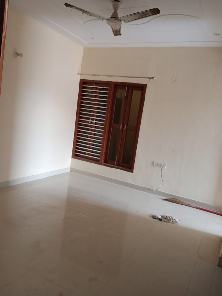 Room, sector 57 2 Bedroom 1250 Sq.Ft. Builder Floor In Sector 57 Gurgaon 8979975