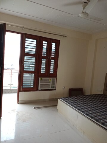 Room in 2 BHK Builder Floor at Sector 57 – for Rent