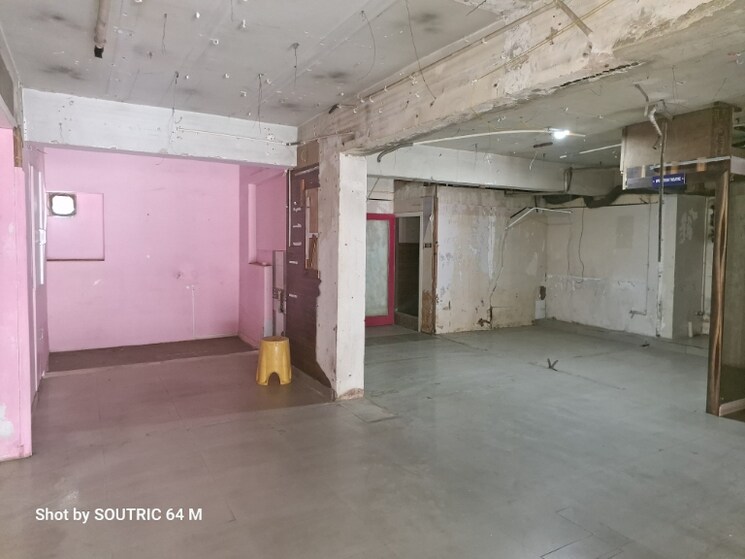  Parking, mominpur Commercial Showroom 2100 Sq.Ft. In Mominpur Kolkata 8980056