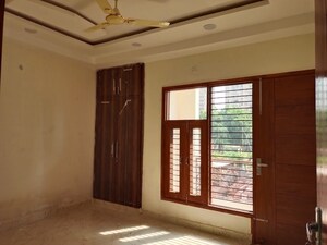 Room in 3 BHK Builder Floor at RPS Palm Drive, Sector 88 – for Sale