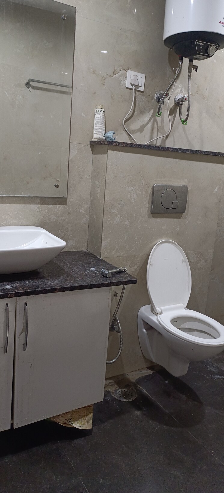 Bathroom, freedom fighters enclave 3 Bedroom 1450 Sq.Ft. Builder Floor In Freedom Fighters Enclave Delhi 8980068