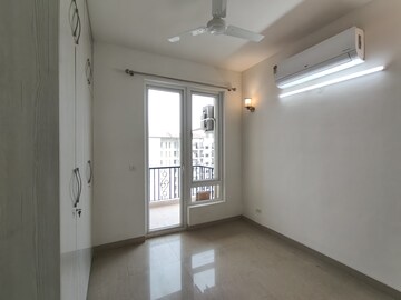 Room in 3 BHK Apartment at Emaar Emerald Estate, Sector 65 – for Rent