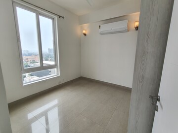 Room in 3 BHK Apartment at Emaar Emerald Estate, Sector 65 – for Rent