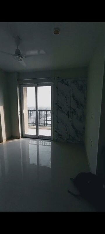 Room in 2 BHK Apartment at Tata Eureka Park, Sector 150 – for Rent