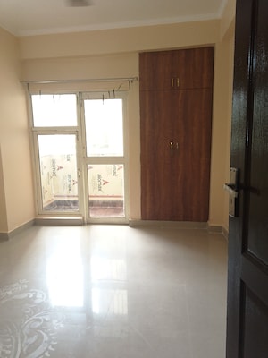 Room in 3 BHK Apartment at Aims Golf City, Sector 75 – for Sale