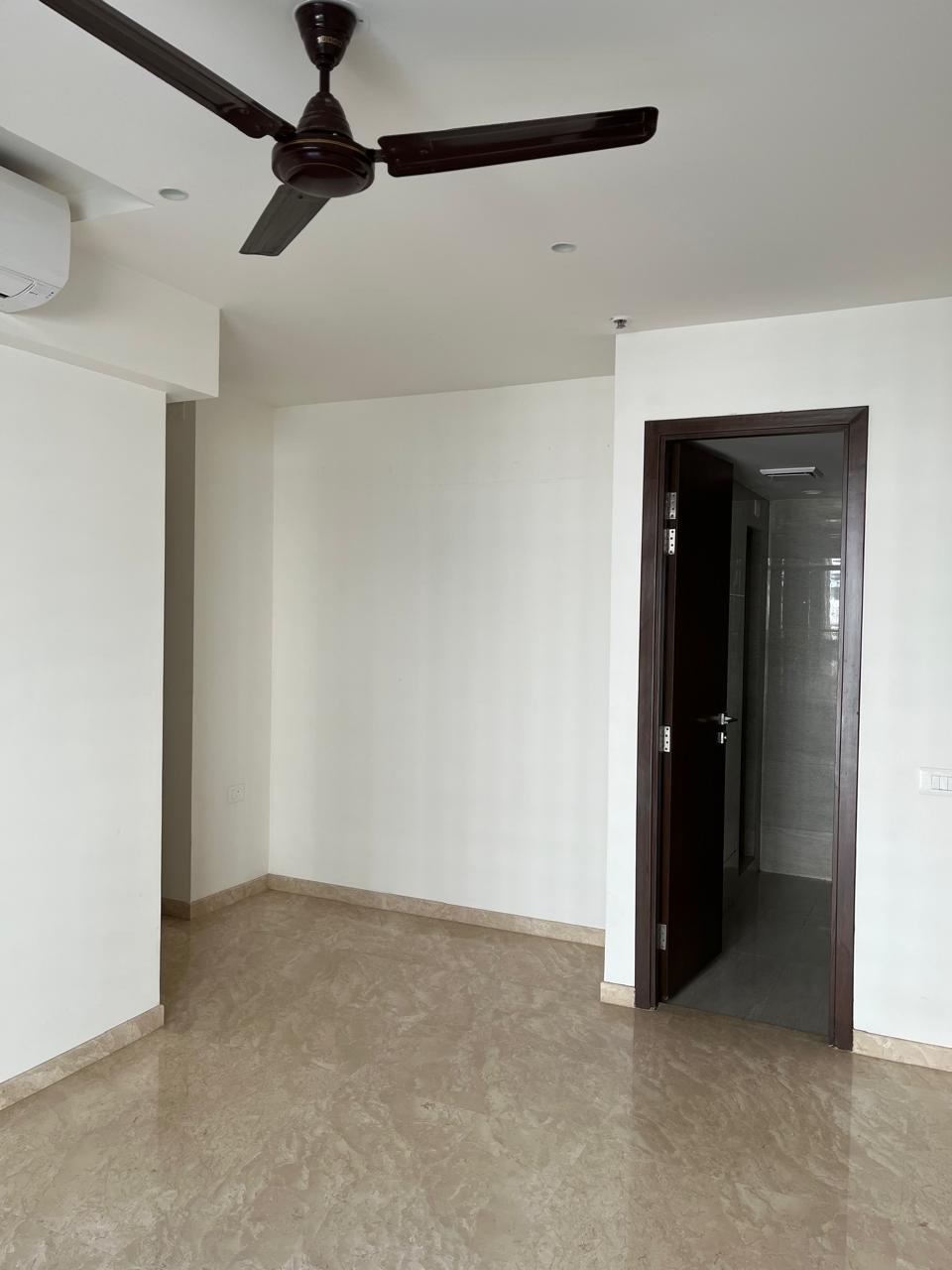 2 BHK + Pooja Room,Servant Room Apartment For Sale in Hiranandani Castle Rock