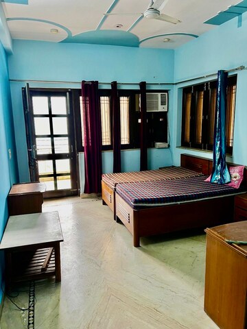 Room in  Pg at Indrapuram – for Rent