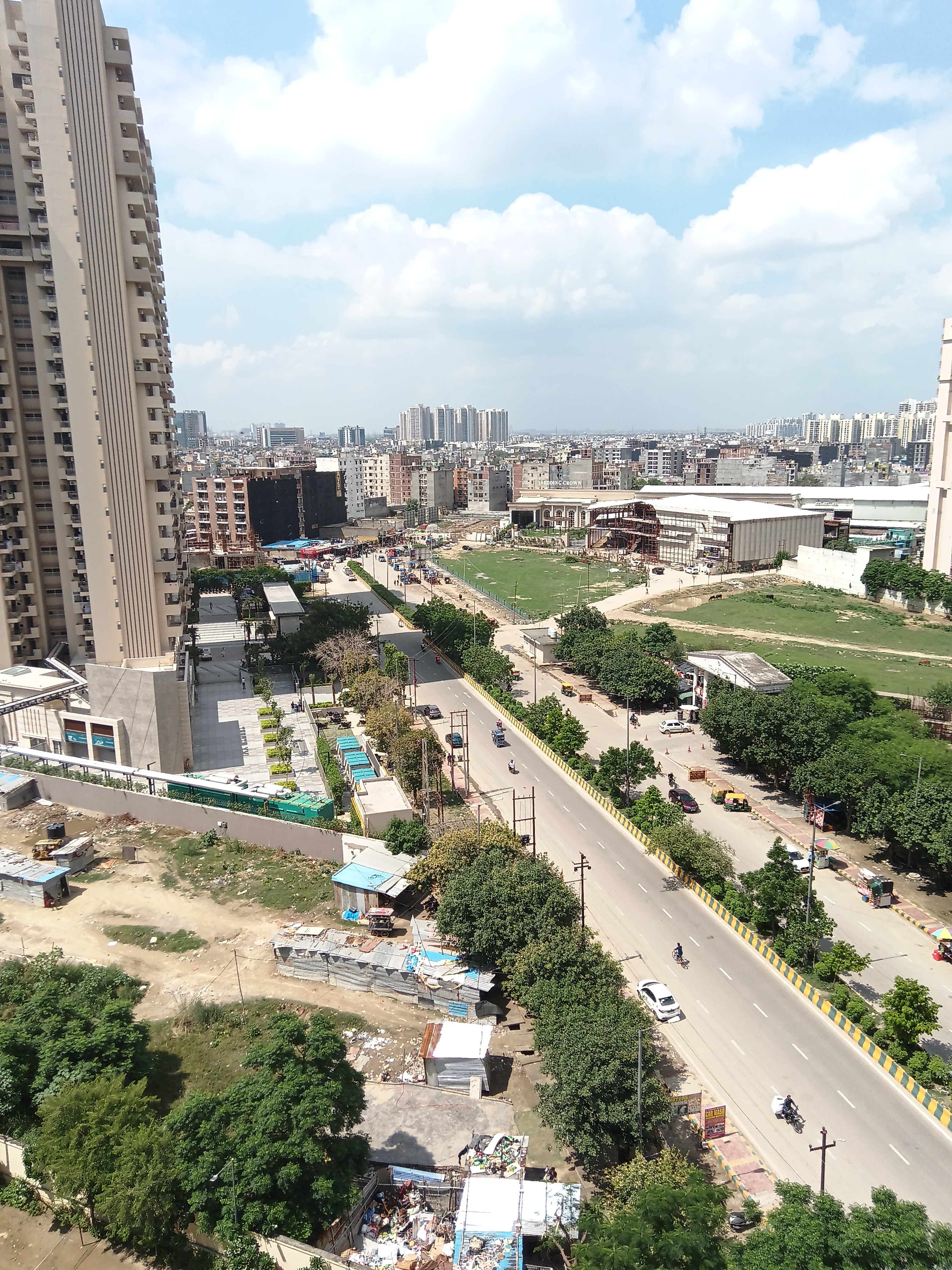 2.5 BHK + Servant Room Apartment For Sale in Supertech Cape Town