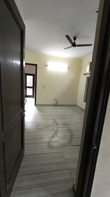 Room in 1 BHK Independent House at Sector 36 – for Rent