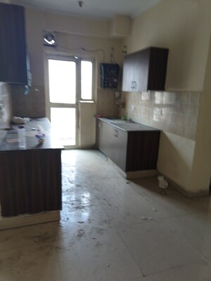 Room in 2.5 BHK Apartment at Supertech Cape Town, Sector 74 – for Sale