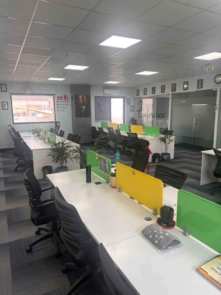 Team Area, rnt marg Commercial Office Space 1800 Sq.Ft. In Rnt Marg Indore 8980143