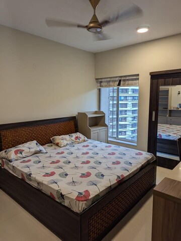 Bedroom in 3 BHK Apartment at Kalpataru Hills, Manpada – for Rent