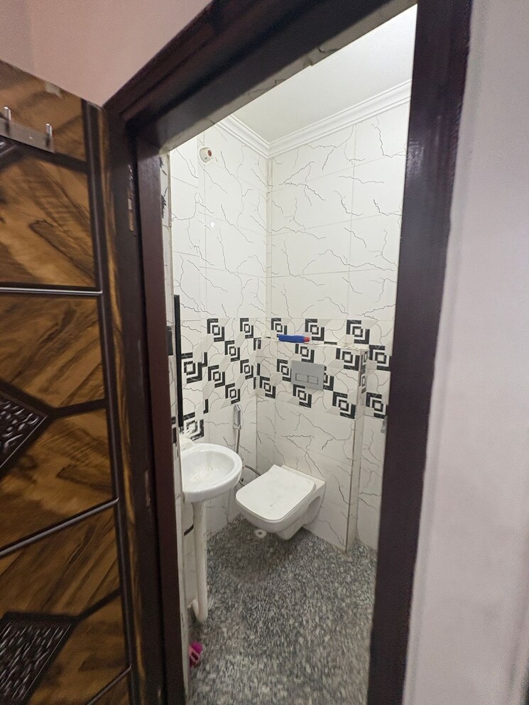 Bathroom, pyramid-fusion-homes 2 Bedroom 680 Sq.Ft. Apartment In Sector 70a Gurgaon 8980177