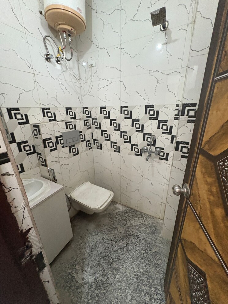 Bathroom, pyramid-fusion-homes 2 Bedroom 680 Sq.Ft. Apartment In Sector 70a Gurgaon 8980177