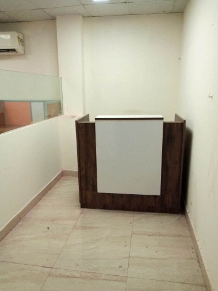 Room, sector 3 Commercial Office Space 1400 Sq.Ft. In Sector 3 Noida 8980228