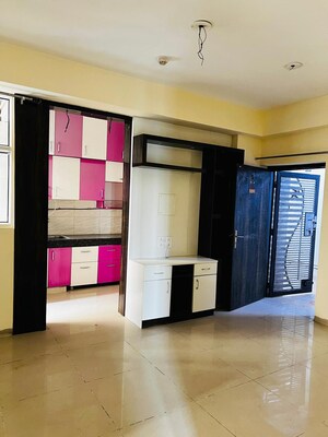 Room in 3.5 BHK Apartment at Nirala Estate, Tech Zone 4 Greater Noida – for Sale