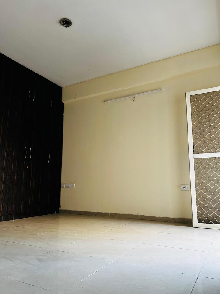 Room, nirala-estate 3.5 Bedroom 1760 Sq.Ft. Apartment In Tech Zone 4 Greater Noida Greater Noida 8980188
