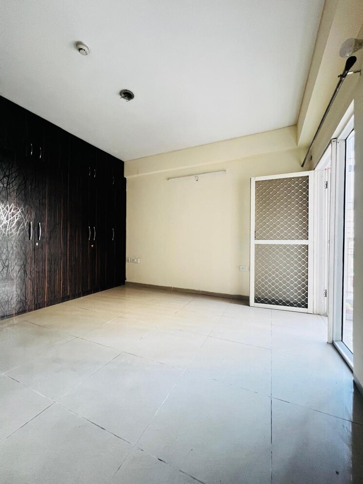 Room, nirala-estate 3.5 Bedroom 1760 Sq.Ft. Apartment In Tech Zone 4 Greater Noida Greater Noida 8980188