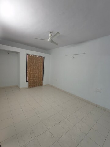 Room in 3 BHK Apartment at Kumar Sansar, Kondhwa – for Rent