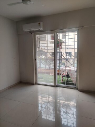 Room in 3 BHK Apartment at VTP Urban Space, Nibm Road – for Rent