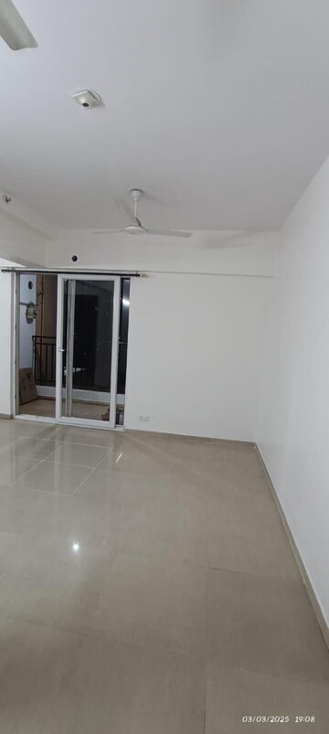 Room in 3 BHK Apartment at Nirala World Estate I, Tech Zone 4 Greater Noida – for Rent