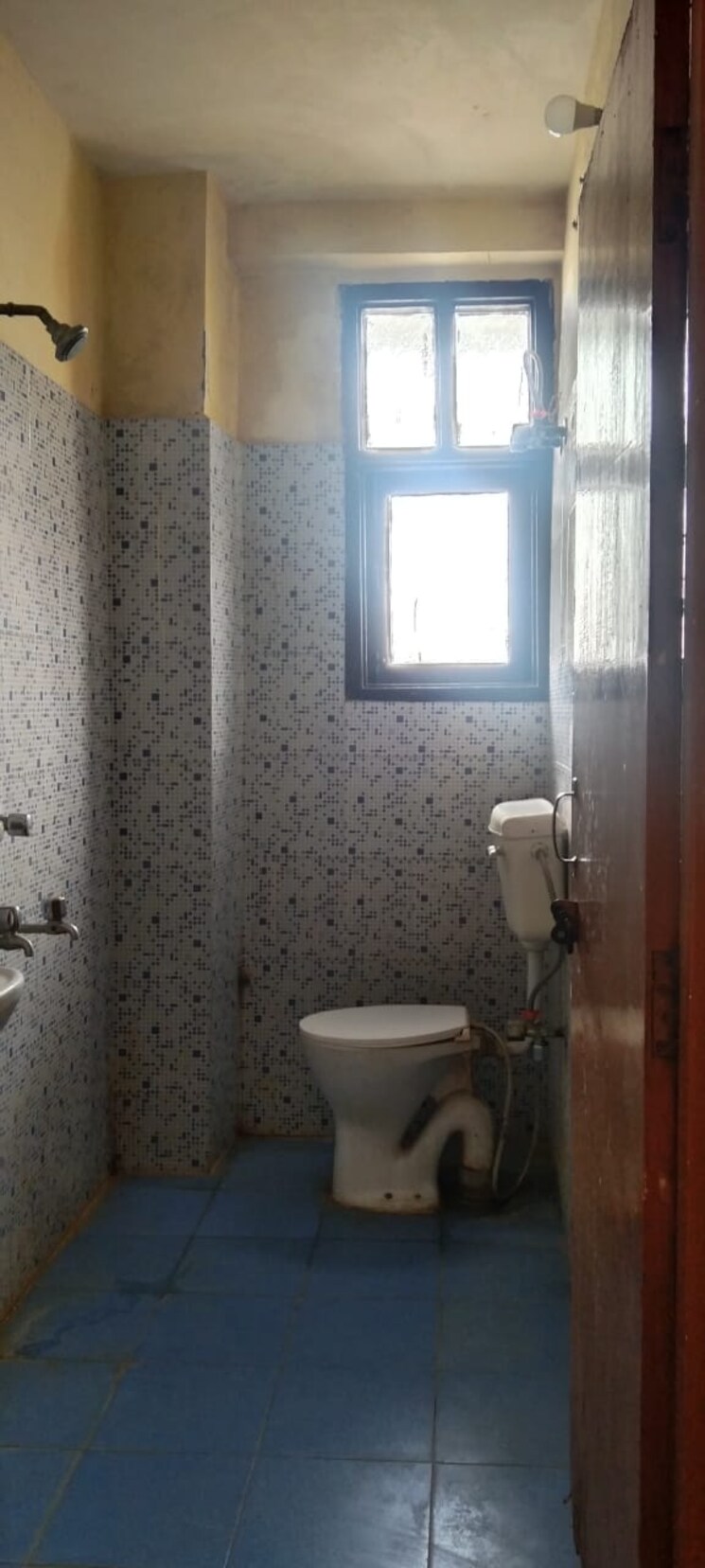 Bathroom, kishangarh 2 Bedroom 900 Sq.Ft. Builder Floor In Kishangarh Delhi 8980258