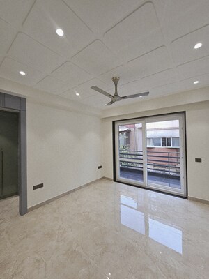 Room in 4 BHK Builder Floor at Sector 57 – for Sale