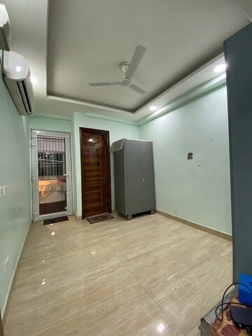 Room in 4 BHK Builder Floor at Malviya Nagar – for Rent